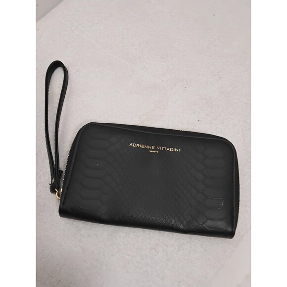 Adrienne Vittadini Studio Charging Zip Around Wallet Wristlet Wallet in Black - Picture 1 of 3